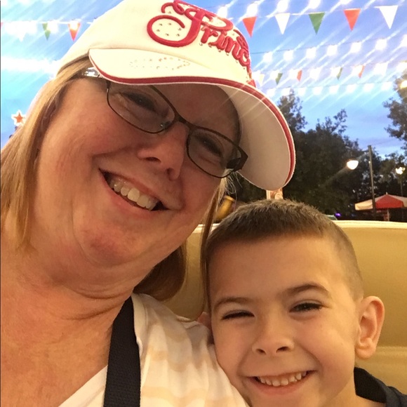 Meet your Posher, Carolyn - Picture 1 of 1